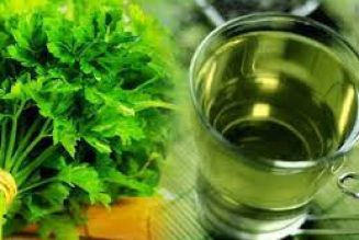 HOW TO REMEDY SWOLLEN FEET WITH PARSLEY TEA